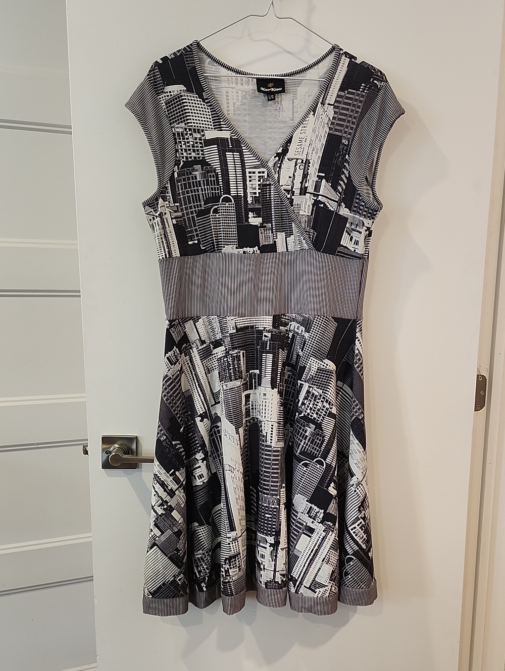 P2P 18" Cityscape Print Cap Sleeve Dress - Black & White